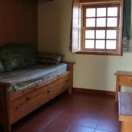 Cosy 25 M² Fireplace Apartment Seia