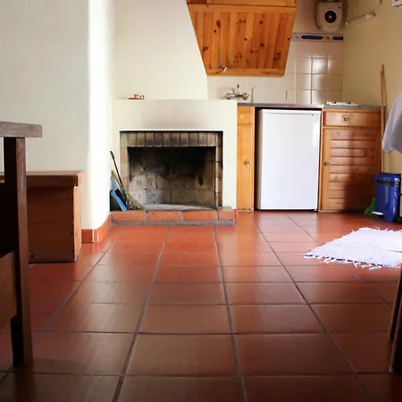 Cosy 25 M² Fireplace Apartment