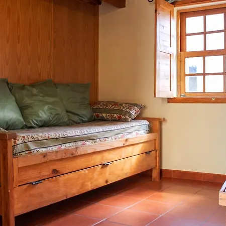 Cosy 25 M² Fireplace Apartment Seia